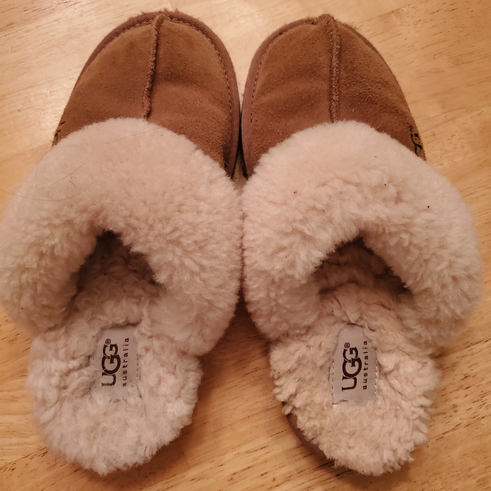 Ugg Kids Slippers size 3 - Picture 1 of 4